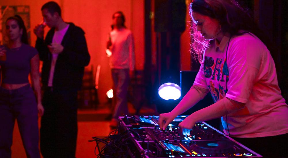 Mayara DJing
