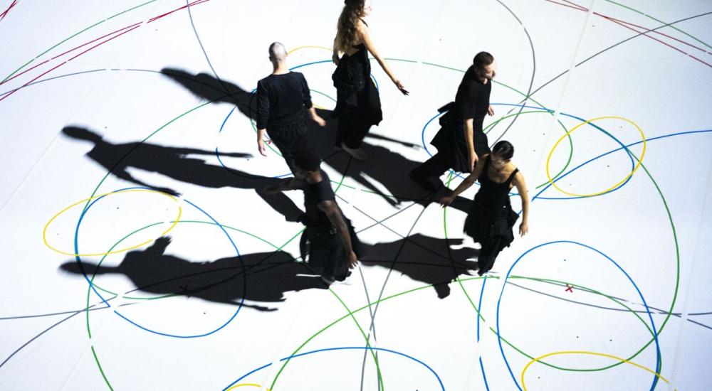 GLA55 dansenden in concentrische cirkels 