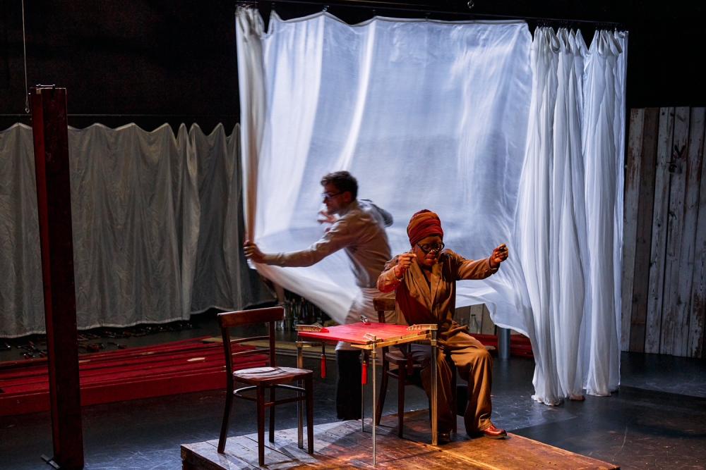 Michiel pulling the curtain while Starlette sits and laughs