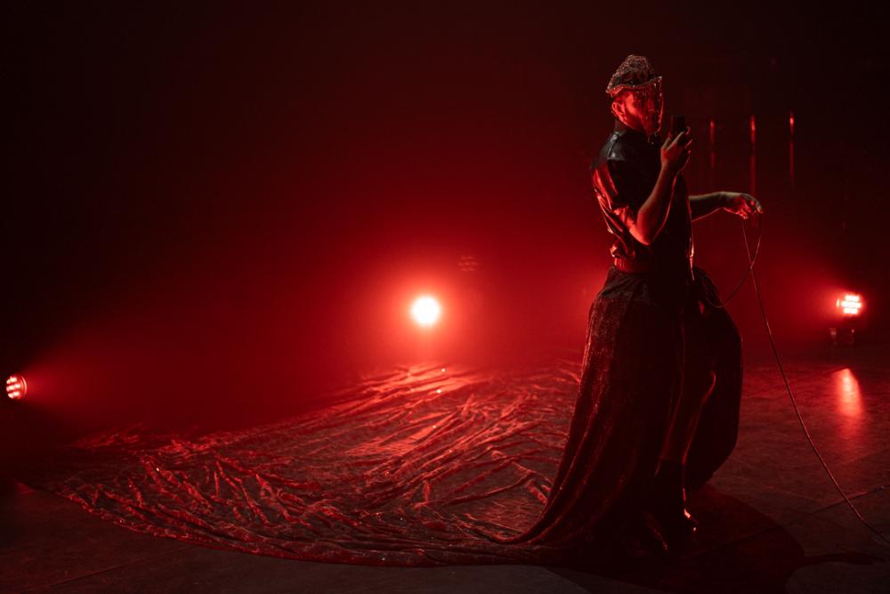 Singer with red light