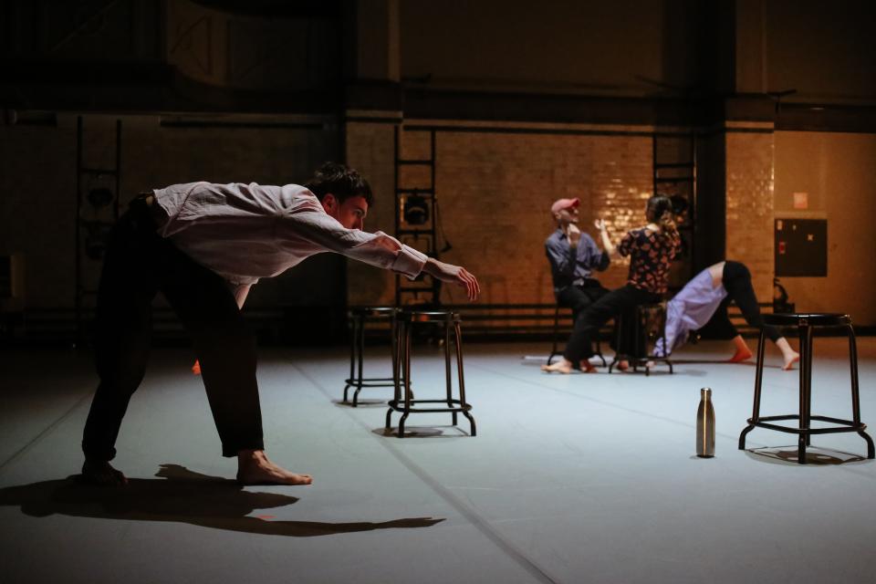 4 dancers