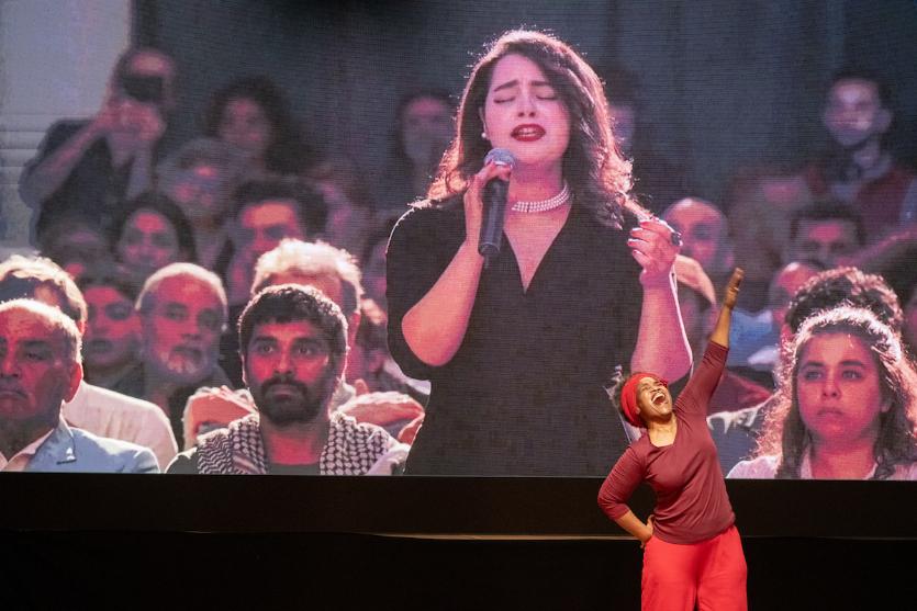 dignity waarheidscommissie videobeeld van zang en performer